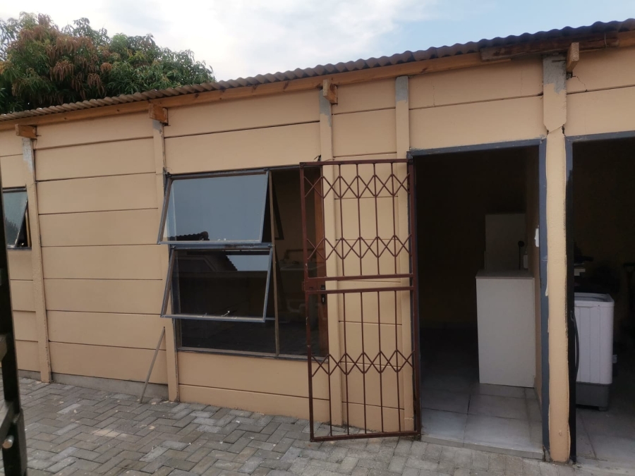 To Let 2 Bedroom Property for Rent in Tlhabane West North West